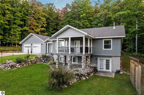 2108 W Old State Road East Jordan, MI 49727 - $498000