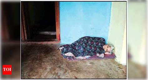 Tree falls on house at Paliem, sleeping family escapes | Goa News ...