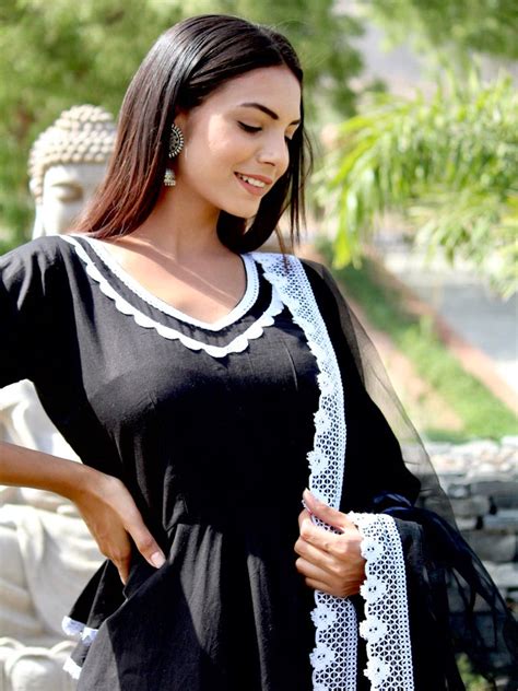 Naadiya Embroidered Suit Set – OneWe India