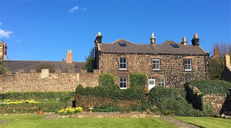 JUBILEE HOUSE (Embleton) - B&B Reviews, Photos, Rate Comparison ...