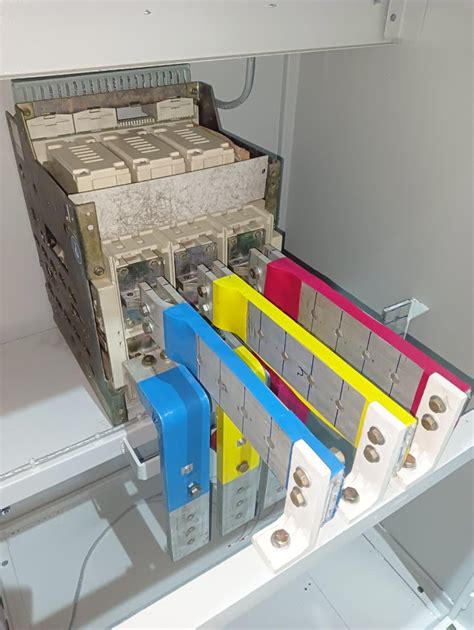 L&T AIR CIRCUIT BREAKER 1600 AMP PANEL WITH BUS BAR DISTRIBUTION | RAJ ...