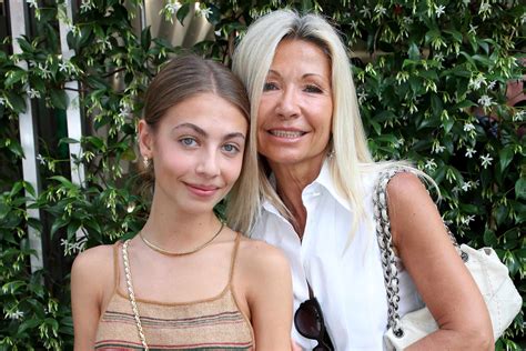 Stella Belmondo diplômée d’une grande université à Londres, sa mère Natty si fière