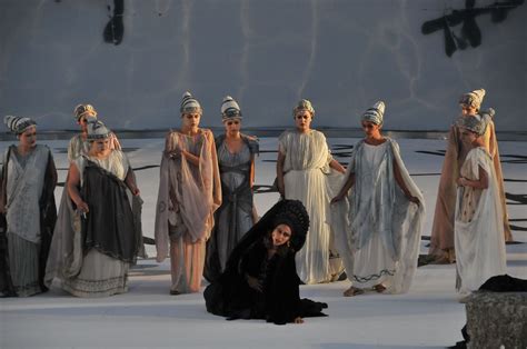 medea.jpg 2,000×1,328 pixels | Two Noble Kinsmen - Costume Ideas ...