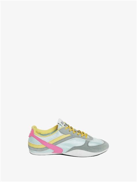 10 sneaker trends you’re seeing everywhere in 2025 | Vogue India