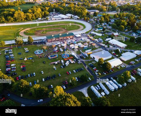 An aerial of cars parked during the Morrow county fair in Ohia Stock ...