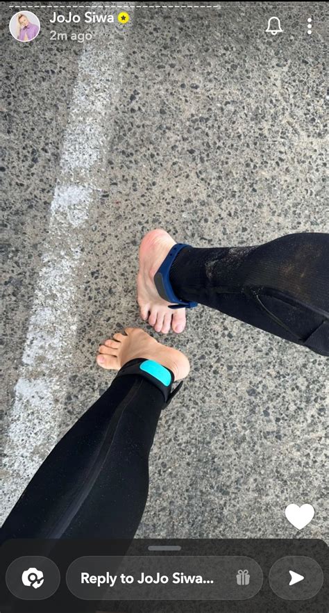 JoJo Siwa's feet