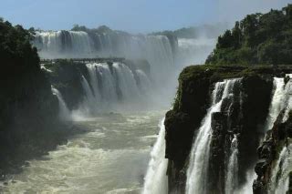 有峡谷的美丽的河，瀑布，小瀑布，森林在巴西的国家公园 库存照片. 图片 包括有 没人, 面包, 室外, 全景 - 125623818