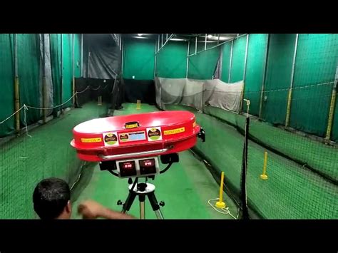 Cricket bowling Machine - Automatic Cricket Bowling Machine ...