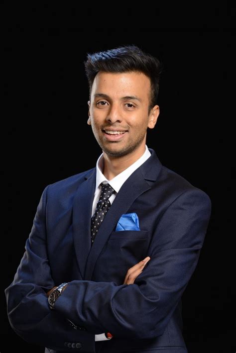 Hindi Poets Names & Their Poems In Hindi & English [2025]