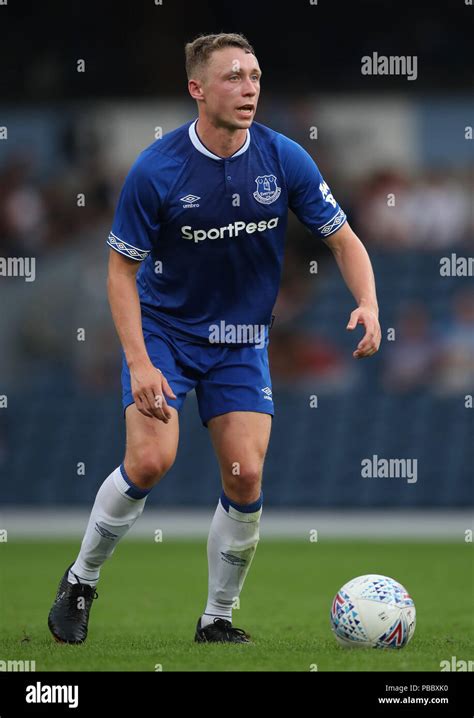 Everton's Matthew Pennington Stock Photo - Alamy