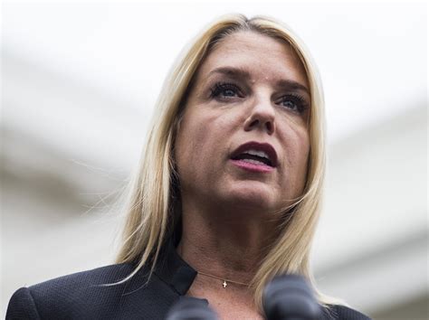 Florida Sues Walgreens, CVS For Alleged Role In Opioid Crisis | KUER 90.1