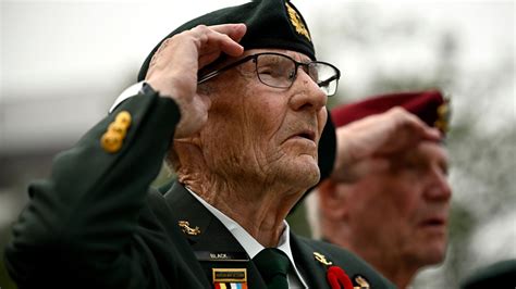 Korean photographer travels the world to honour the service of last few ...