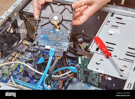 Removing Hard Drive From Desktop Computer 的图像结果