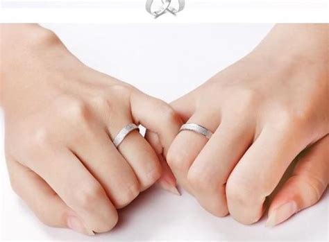 素圈戒指是什么意思图片(男士黄金戒指怎么选择？哪一种才更符合身份？) - 【爱喜匠】