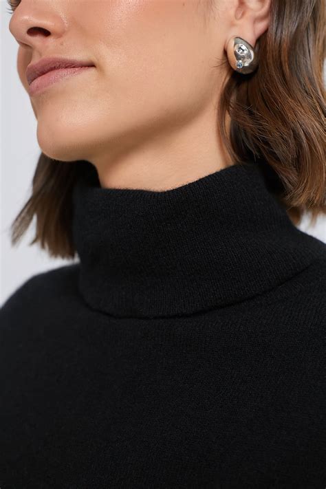 Black Cashmere Turtleneck Sweater | Tuckernuck