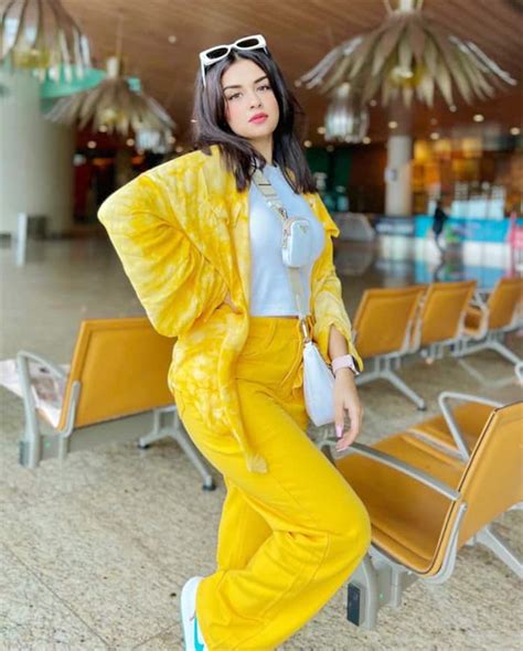 Avneet Kaur Sets Hearts Ablaze in Casual Yet Comfy Chic Yellow Airport ...