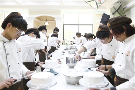 南京学烘焙比较好的学校在哪里？_南京欧米奇国际西点西餐学院