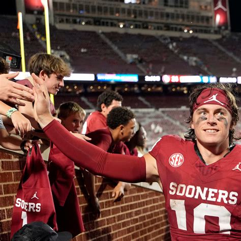 'Stunning' Ring Girl Shares Jaw-Dropping Photo After Making Debut - The Spun