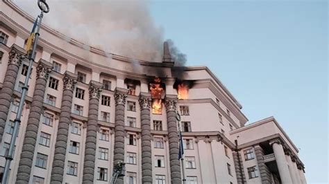 On camera: Russia's biggest attack sets Ukraine's government building ...