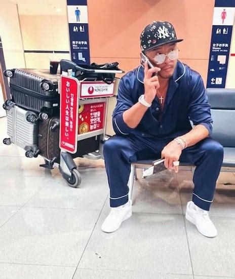 Choo Sung Hoon promotes pajama fashion at airport, Yano Shiho reacts ...