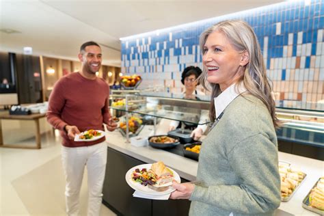 United Airlines reveals new O'Hare lounge | Crain's Chicago Business