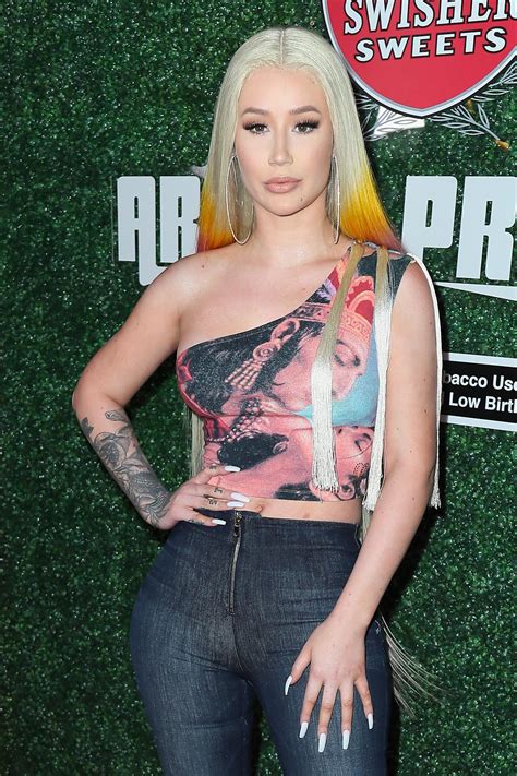 Iggy Azalea Compares Her Nude Photo Leak to a "Nuclear Bomb That ...