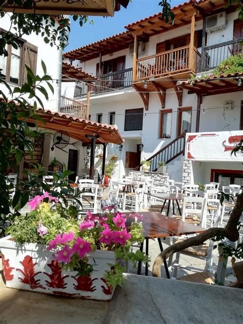 MOURIA HOTEL (Skiathos) - Villa Reviews, Photos, Rate Comparison ...