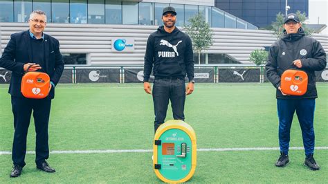 Christian Eriksen: UEFA praises Anthony Taylor for rapid response to ...