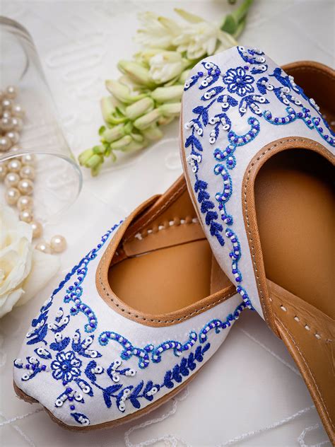 Women Fiona White Embellished Punjabi Jutti