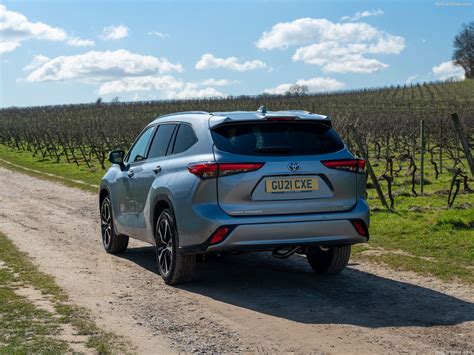 Toyota Highlander [UK] (2021) - picture 40 of 91