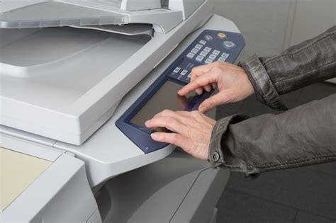 Woman Using Copy Machine 的图像结果