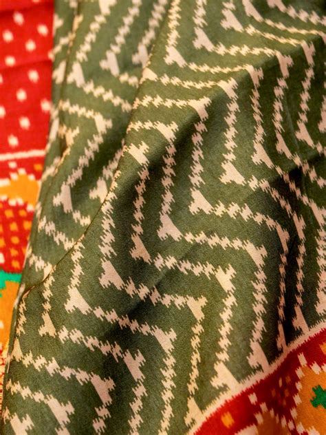 Olive Green Crepe Silk Saree with Zigzag Motifs and Contrast Elegance ...