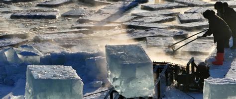 How a Frozen River Built an Entire Ice City Every Winter – SAVOIRE ...