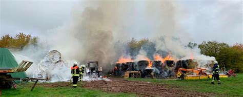 40.000 Euro Schaden: Brand von Traktor und 300 Heuballen | agrarheute.com