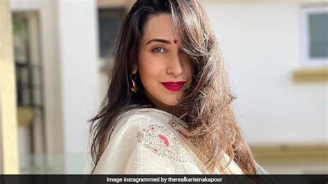 Karisma Kapoor: देखें एक्ट्रेस करिश्मा कपूर का इवनिंग चीज़ी स्प्रेड ...