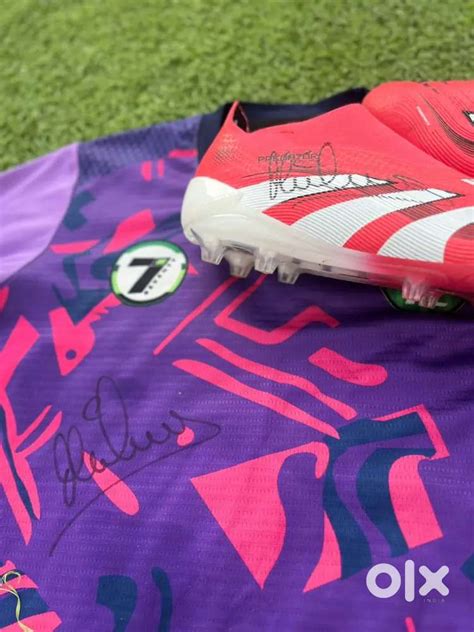Michael Owen english football player sign adidas Predator studs - Men ...