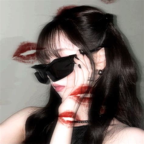 Karina kiss icon | Poses femininas, Modelos, Poses