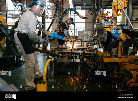 Car Assembly Line Process 的图像结果