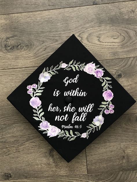 Graduation Cap Decor: Personalized Creations