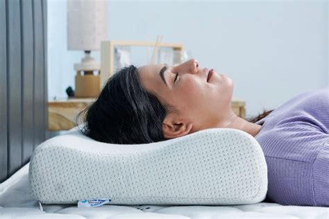A Comprehensive Guide on the Best Pillow For Neck Pain | Nilkamal Sleep