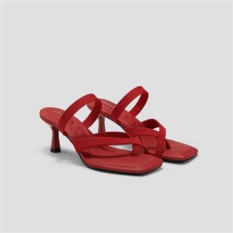 This Magic Number Is The Highest Heel Height You Should Wear, According To Podiatrists Vector Art
