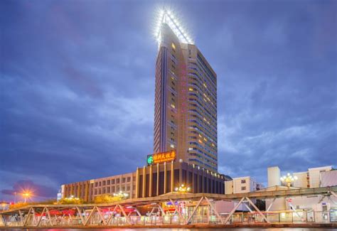 Oasis Grand Hotel(乌鲁木齐绿洲大饭店(CCMALL时代广场红山公园店）), Urumqi - 2026 Prices ...