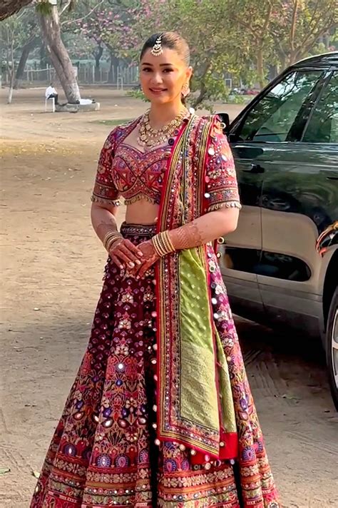 Sara Tendulkar turns heads in saree at Arjun-Saaniya wedding; photos ...