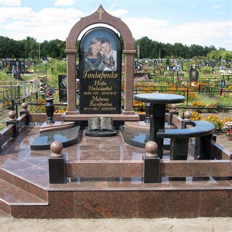 Памятники из гранита на могилу, фото и цены в Москве