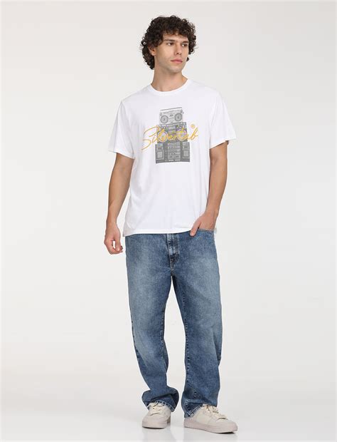 Men's Graphic Print Loose Fit T-Shirt – Levis India Store