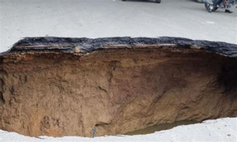 19 killed as motorway collapses in China