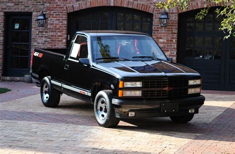 Chevy 454 SS: The '90s Performance Truck With Legendary Big-Block Muscle Under Its Hood ...