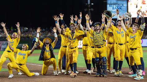 Savannah Bananas Tour: Team wows Louisville fans at Slugger Field