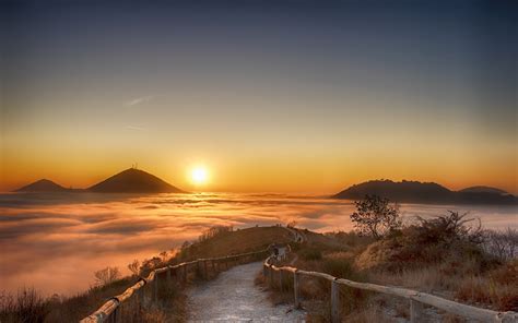 Download wallpaper Padova, The plateau of the Mottolone, Sea of clouds ...