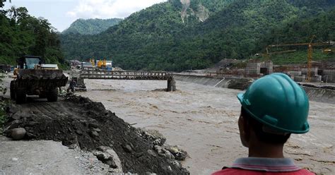 Why does the Teesta river run dry in non-monsoon months? Dams are ...